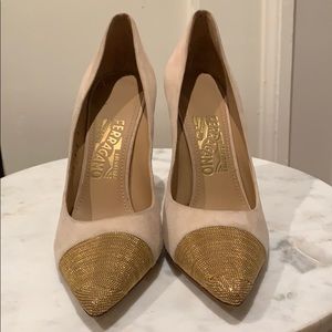 Salvatore ferragamo 7 gold tip nude blush heel